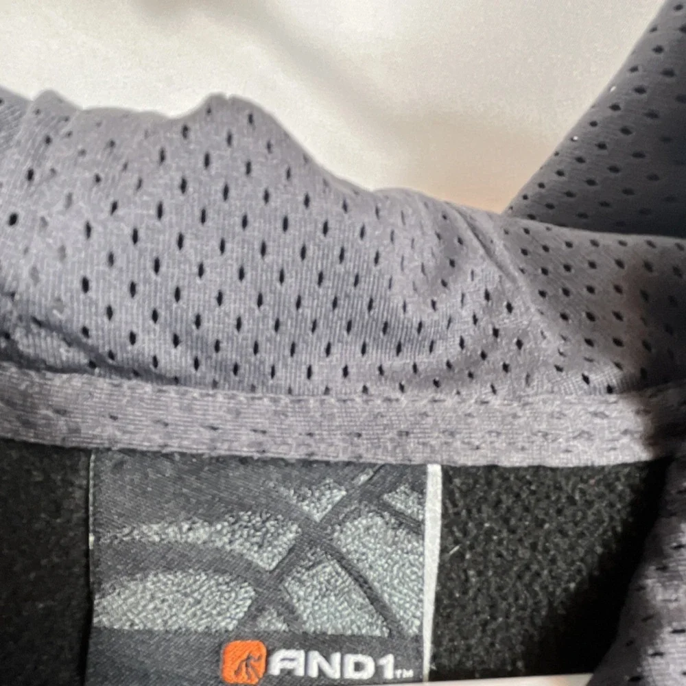 AND1 Men's Black Graphic Print Fleece Pullover Hoodie w/‎ Pockets Size Large